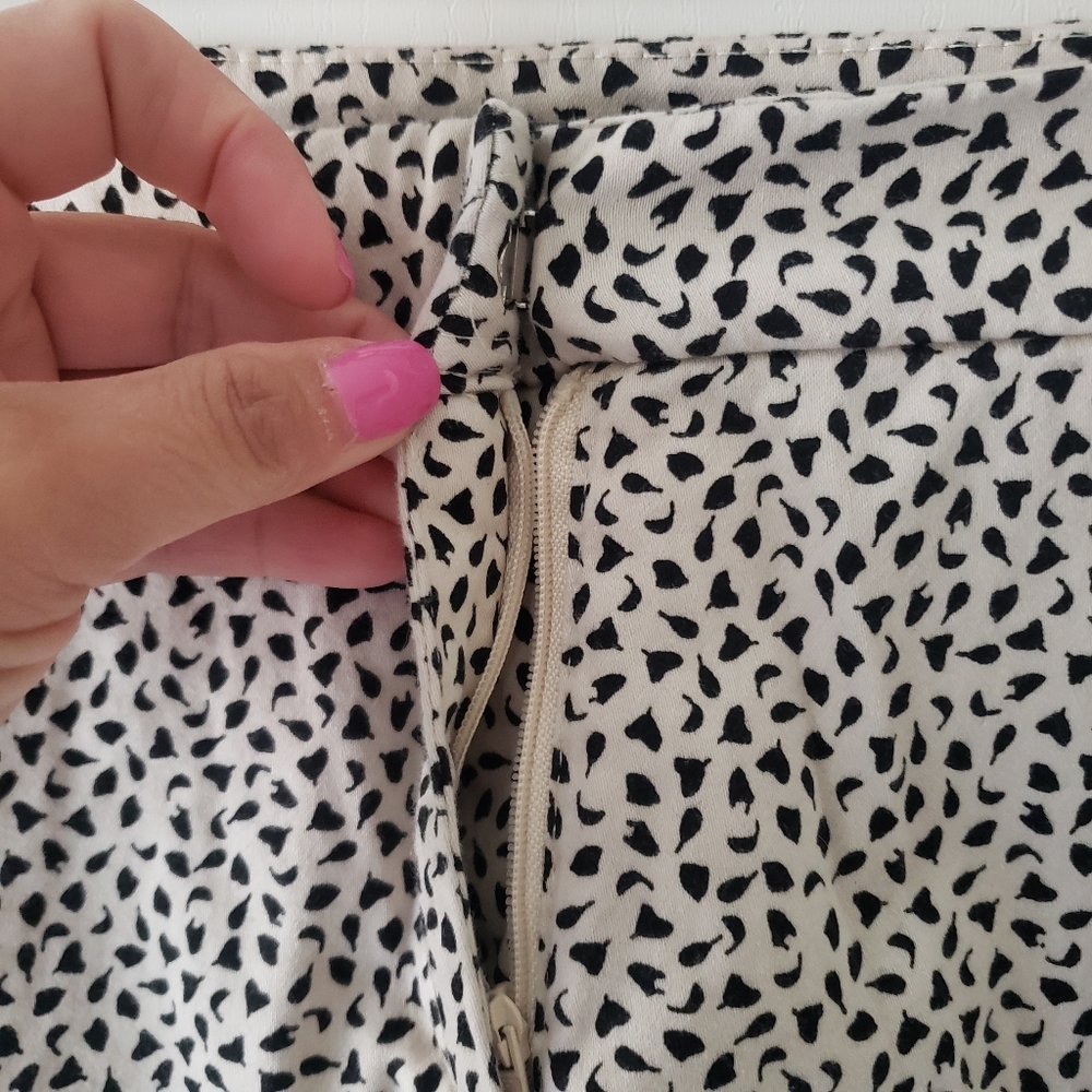 H&M, Black & White, Polka Dot Print Shorts. Size 8. - Picture 3 of 12